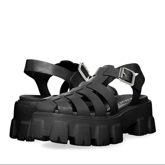 Steve Madden Shoes - Steve Madden echo sandal